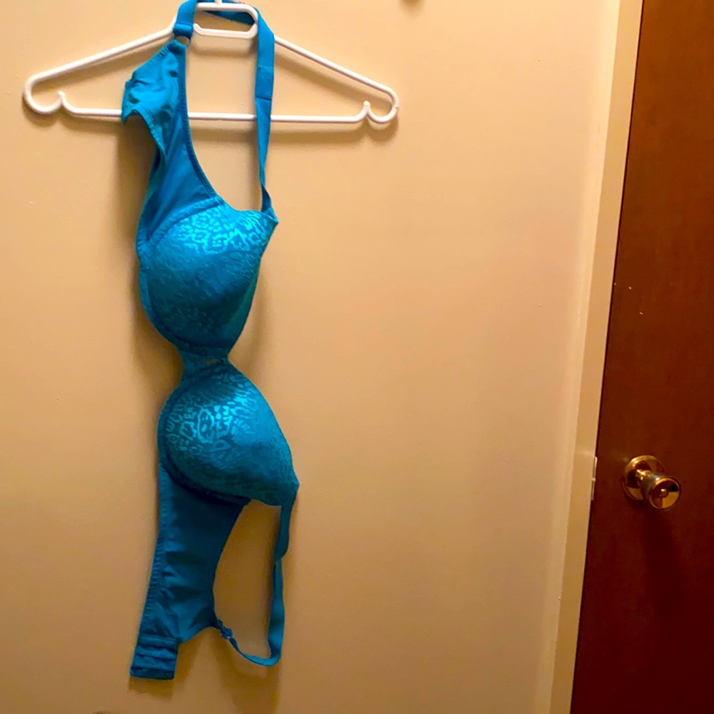 I am selling a bra.